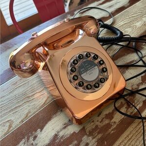 Wild and wolf 746 phone retro style. Hardly used. Box included.